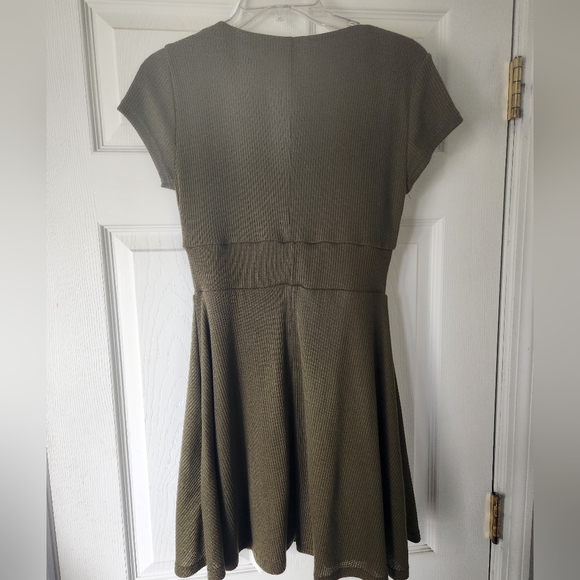 Alya Olive Green Dress Size small - Picture 4 of 7